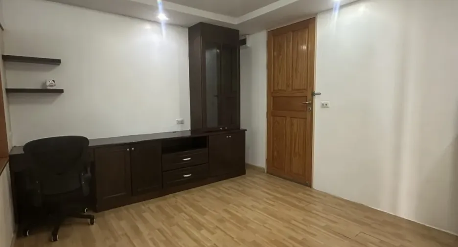 For rent 1 bed condo in Huai Khwang, Bangkok