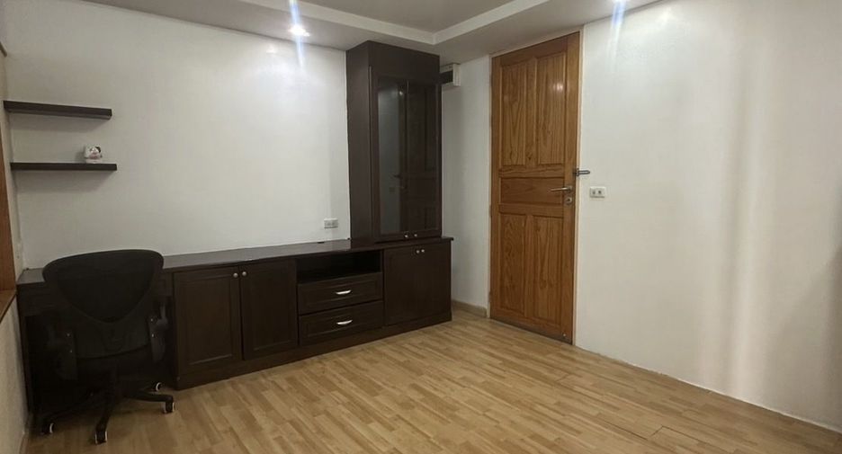 Wohnung zur Miete mit 1 Zimmer in Huai Khwang, Bangkok