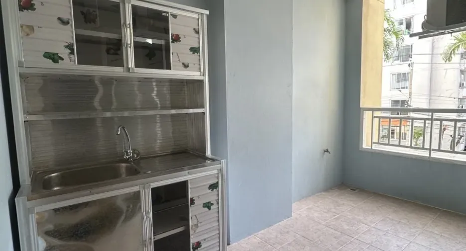 For rent 1 bed condo in Huai Khwang, Bangkok