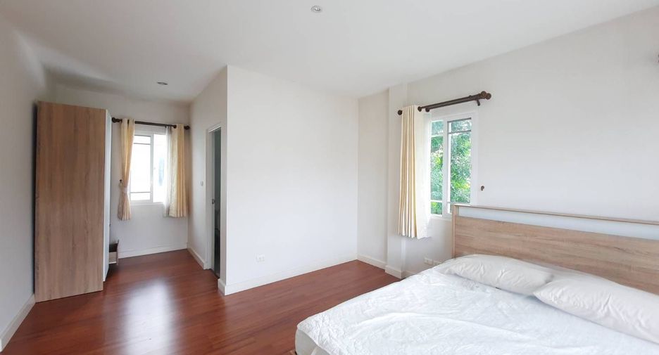 For rent 3 bedrooms house in Mueang Chiang Mai, Chiang Mai