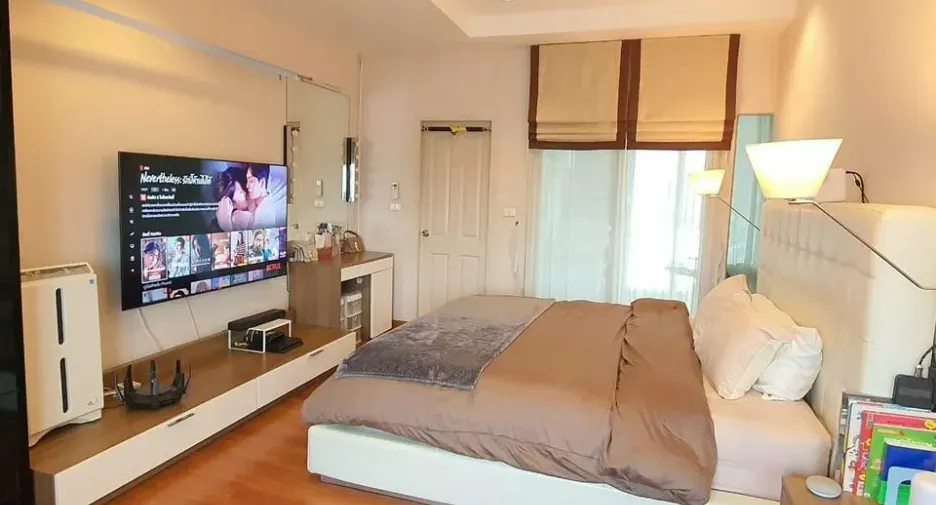 Casa adosada en venta y en alquiler de 4 habitaciones en Chom Thong, Bangkok