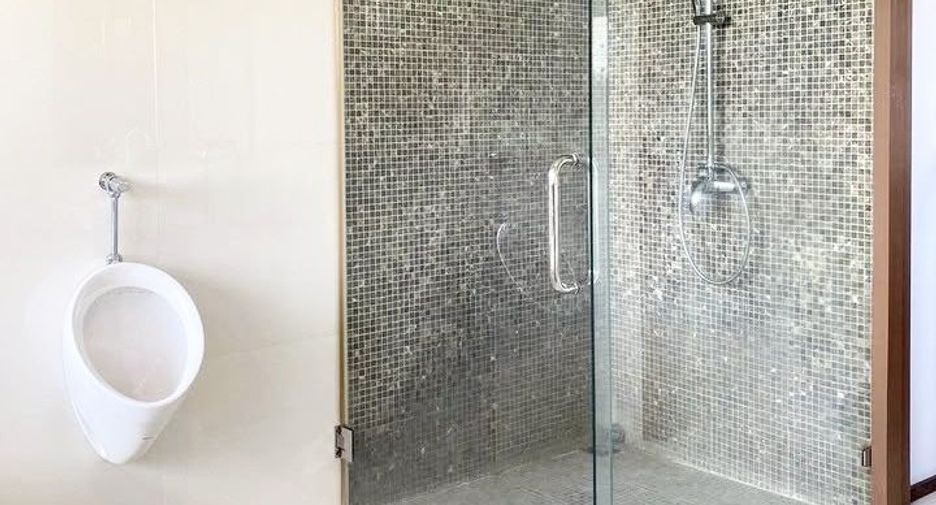 For sale 5 bedrooms house in Mueang Chiang Mai, Chiang Mai