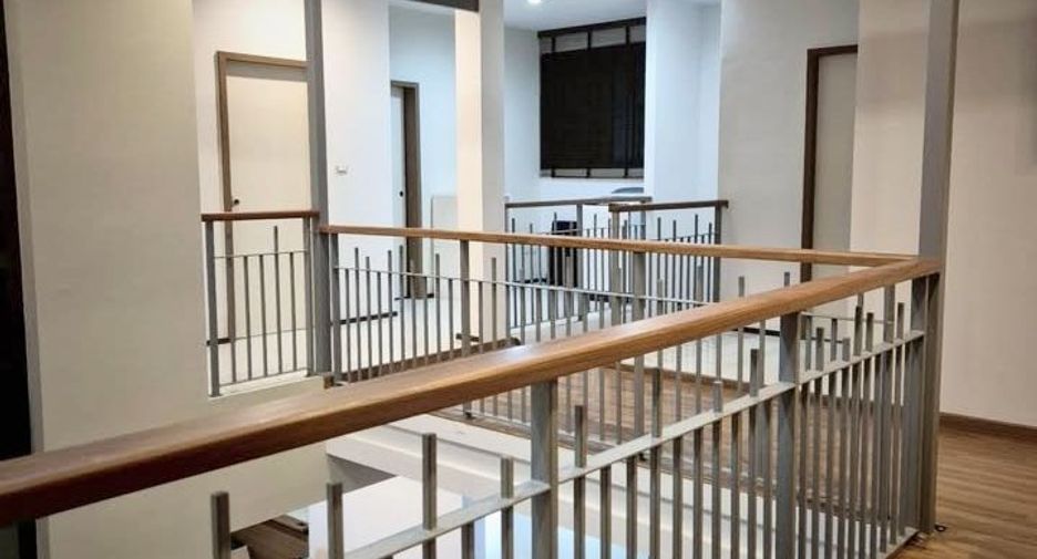 For sale 5 bedrooms house in Mueang Chiang Mai, Chiang Mai