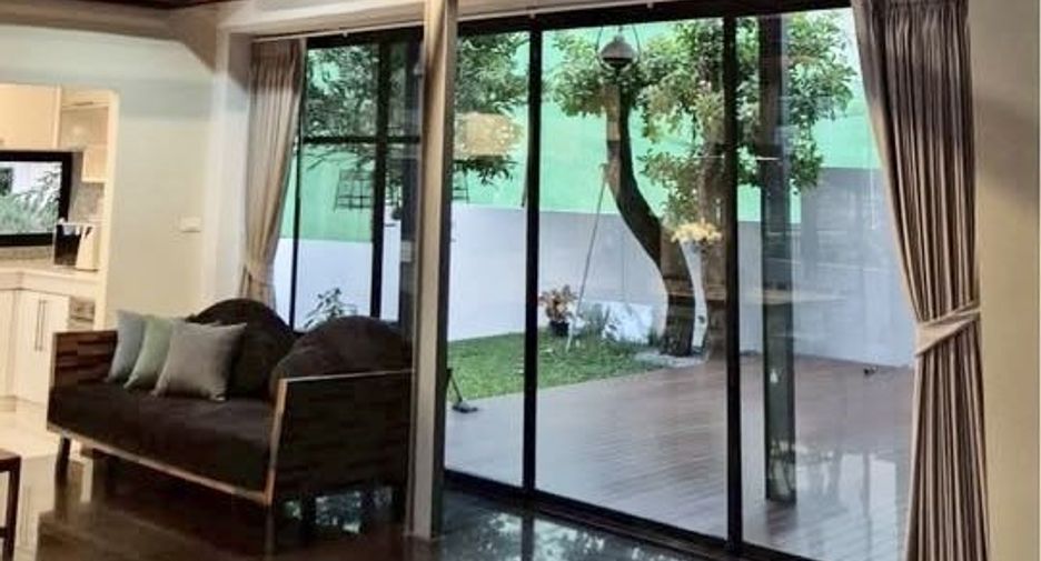 For sale 5 bedrooms house in Mueang Chiang Mai, Chiang Mai