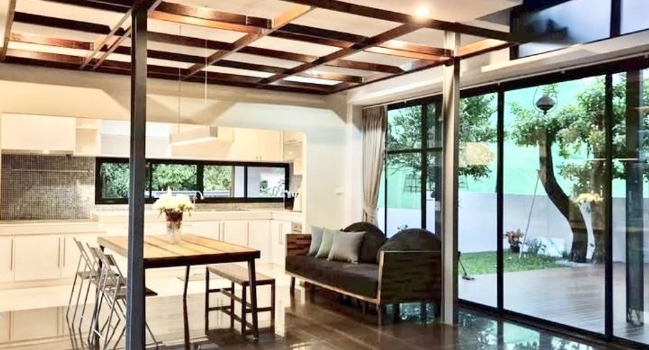 For sale 5 bedrooms house in Mueang Chiang Mai, Chiang Mai