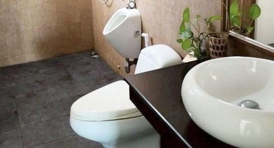 For sale 5 bedrooms house in Mueang Chiang Mai, Chiang Mai