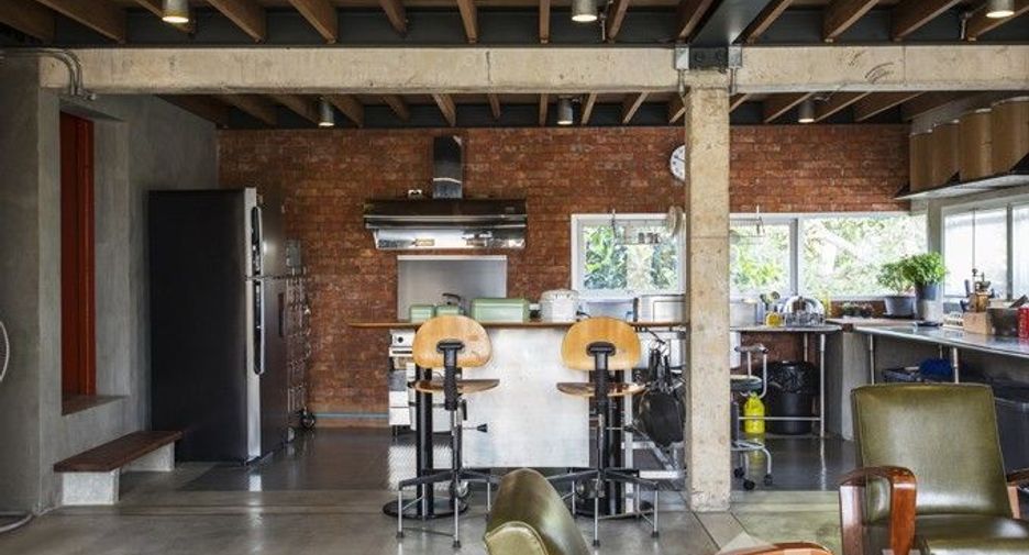 For sale 5 bedrooms house in Saraphi, Chiang Mai