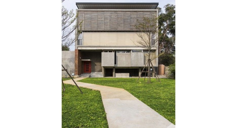 For sale 5 bedrooms house in Saraphi, Chiang Mai