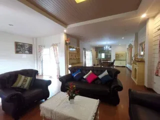 Villa zum Kauf und zur Miete mit 6 Zimmer in Mueang Chiang Mai, Chiang Mai