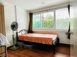 Haus zum Kauf mit 4 Zimmer in Lat Phrao, Bangkok