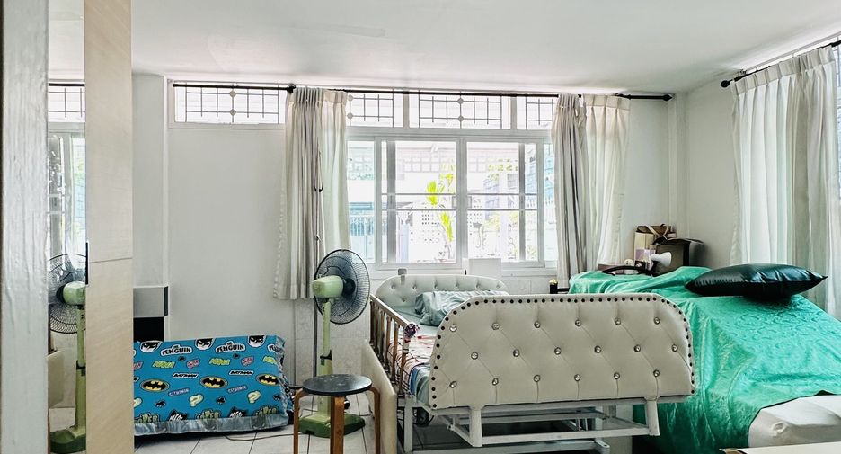 À vendre 4 chambres maison à Lat Phrao, Bangkok
