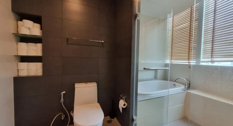 ขาย และ ให้เช่า 2 ห้องนอน คอนโด ใน คลองเตย, กรุงเทพฯ