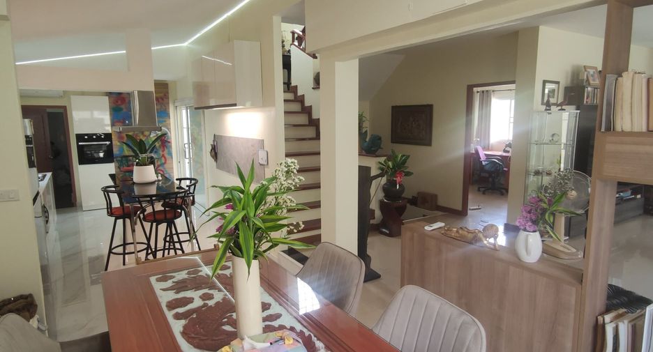 À vendre 4 chambres villa à San Kamphaeng, Chiang Mai