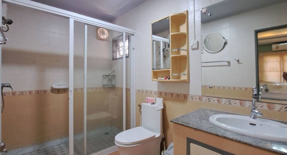 Haus zur Miete mit 3 Zimmer in Bang Lamung, Chonburi