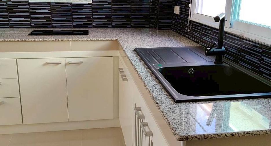For sale 3 bedrooms house in San Kamphaeng, Chiang Mai