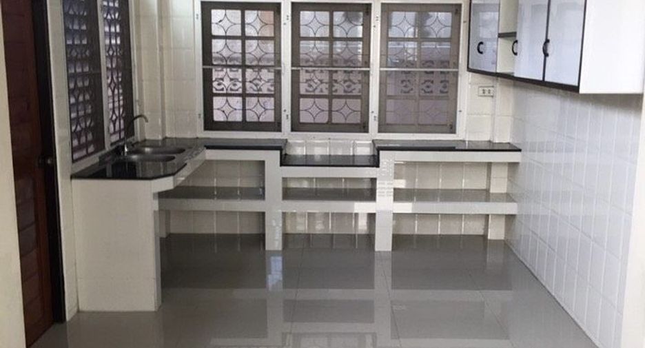 À vendre 3 chambres maison à Lat Phrao, Bangkok