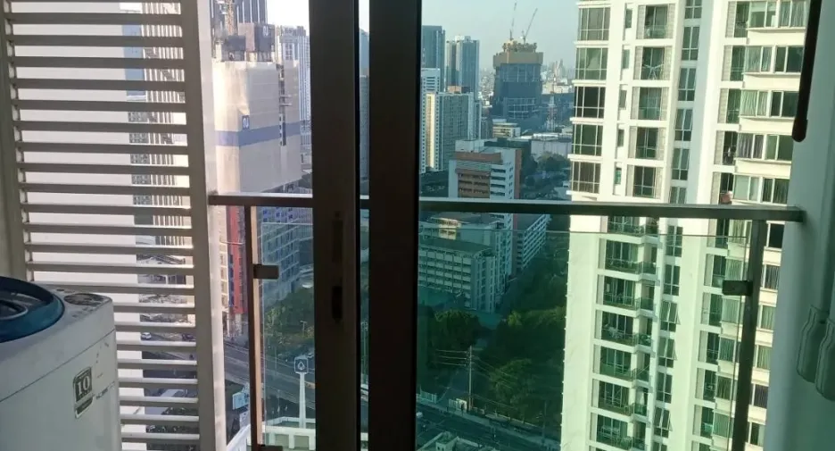 For sale 1 bed condo in Huai Khwang, Bangkok