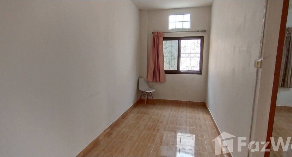 For rent 2 bedrooms townhouse in Khlong Sam Wa, Bangkok