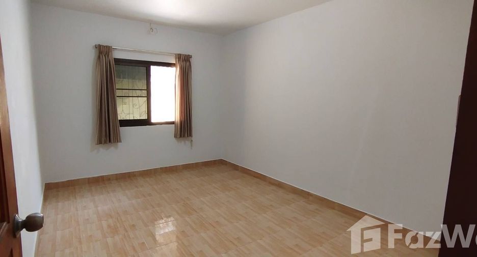 For rent 2 bedrooms townhouse in Khlong Sam Wa, Bangkok