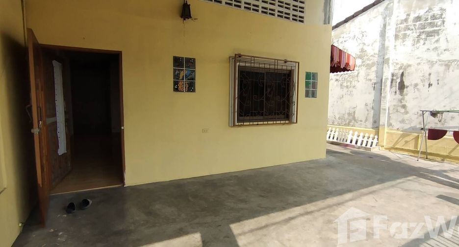 For rent 2 bedrooms townhouse in Khlong Sam Wa, Bangkok