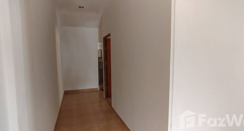 For rent 2 bedrooms townhouse in Khlong Sam Wa, Bangkok