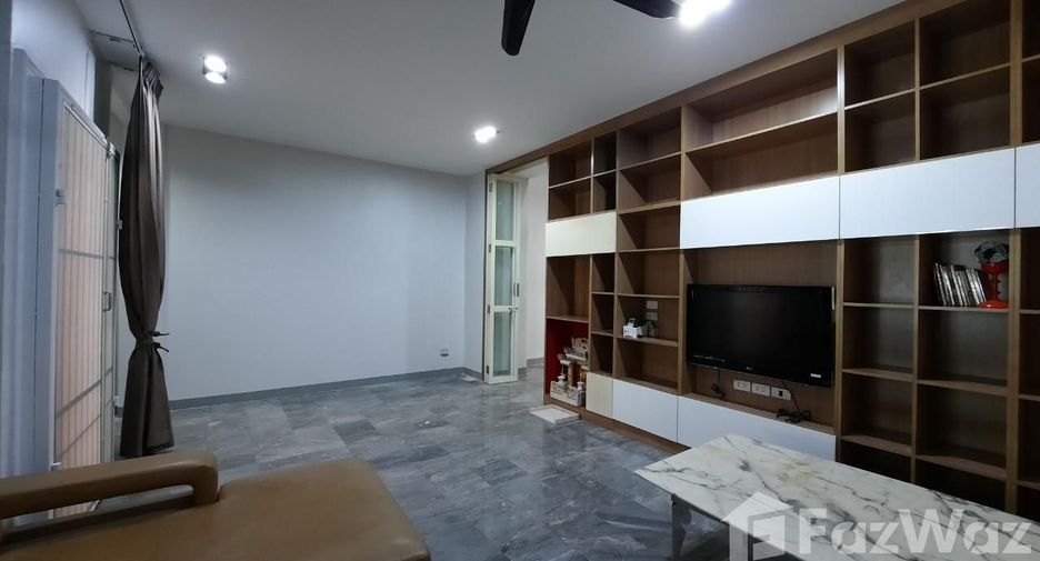 Casa adosada en venta y en alquiler de 5 habitaciones en Suan Luang, Bangkok