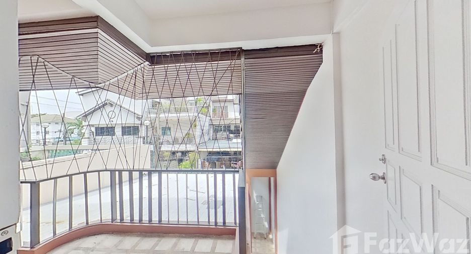 Casa adosada en venta y en alquiler de 5 habitaciones en Suan Luang, Bangkok