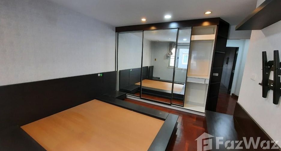 Casa adosada en venta y en alquiler de 5 habitaciones en Suan Luang, Bangkok