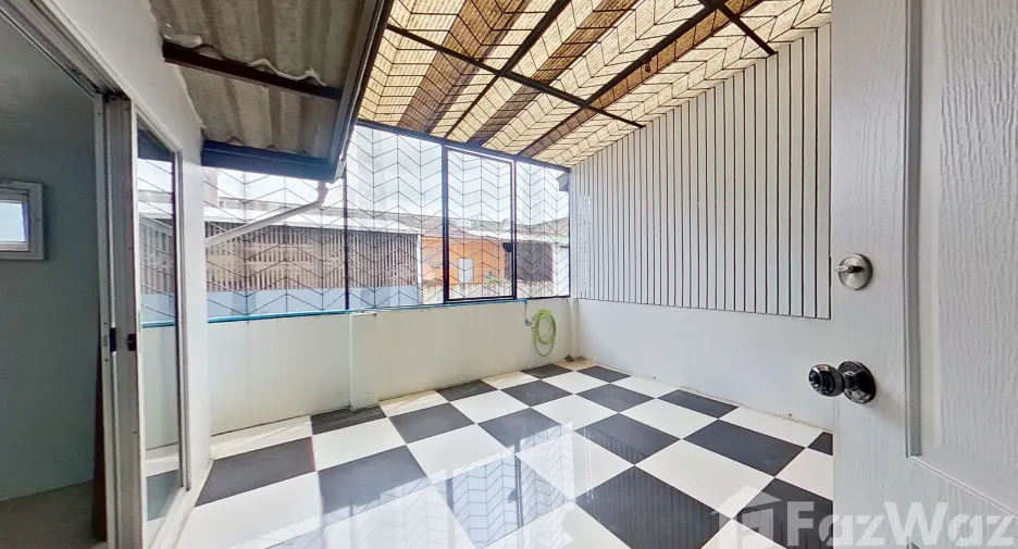 Casa adosada en venta y en alquiler de 5 habitaciones en Suan Luang, Bangkok