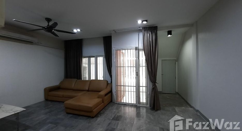 Casa adosada en venta y en alquiler de 5 habitaciones en Suan Luang, Bangkok