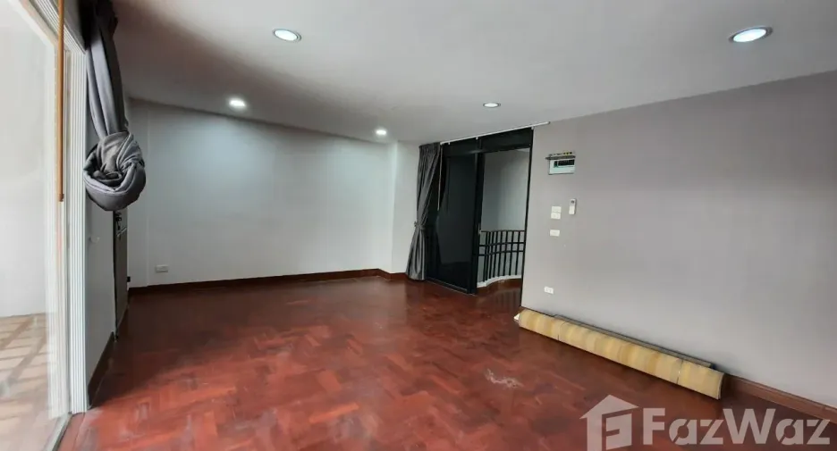 Reihenhaus zum Kauf und zur Miete mit 5 Zimmer in Suan Luang, Bangkok