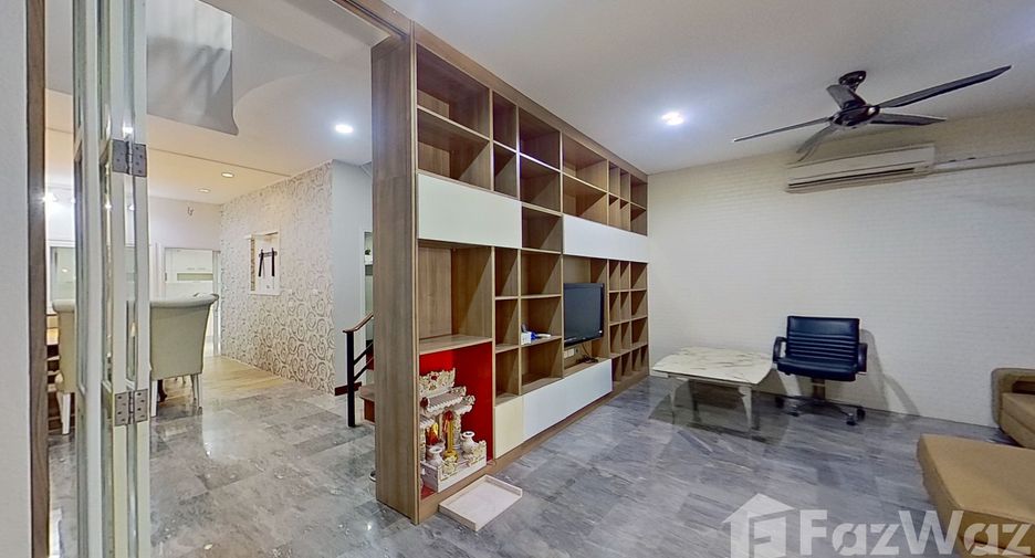 Casa adosada en venta y en alquiler de 5 habitaciones en Suan Luang, Bangkok
