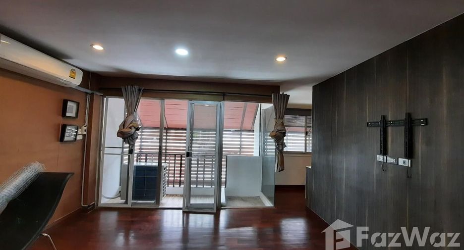 Casa adosada en venta y en alquiler de 5 habitaciones en Suan Luang, Bangkok