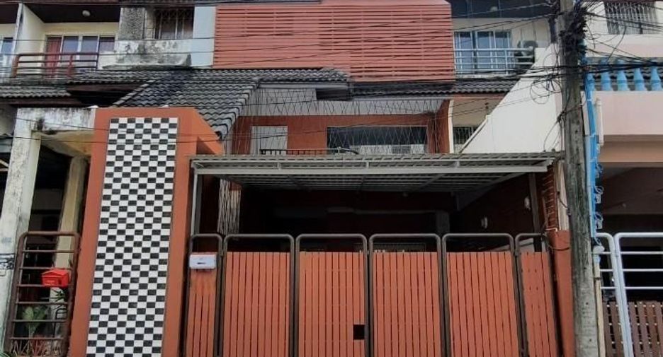 Casa adosada en venta y en alquiler de 5 habitaciones en Suan Luang, Bangkok