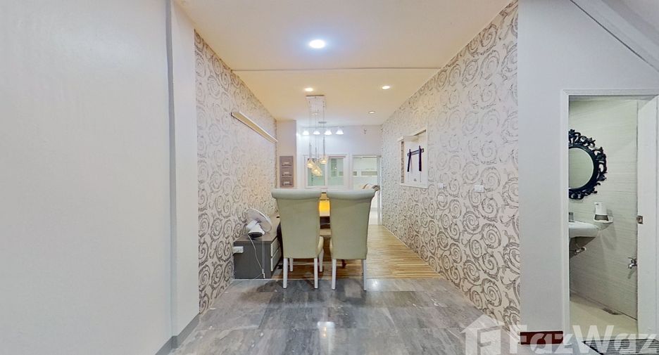 Casa adosada en venta y en alquiler de 5 habitaciones en Suan Luang, Bangkok