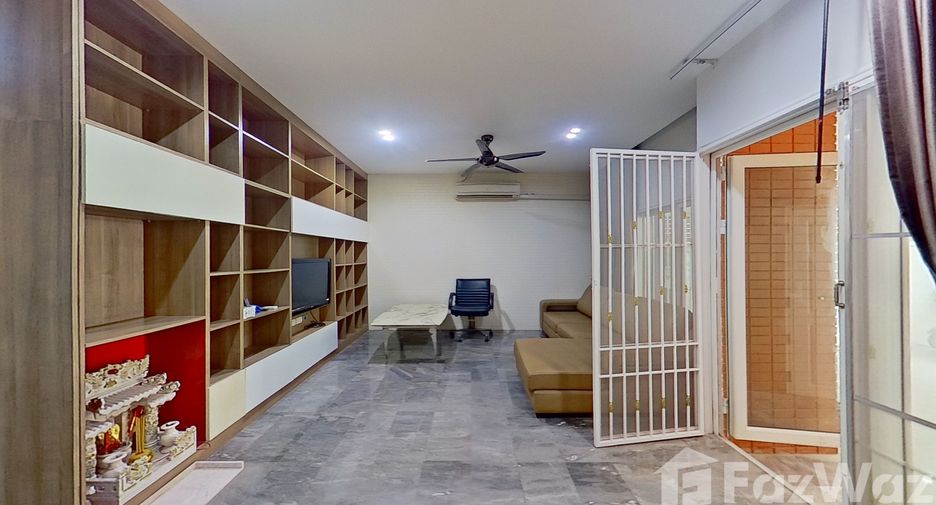 Casa adosada en venta y en alquiler de 5 habitaciones en Suan Luang, Bangkok