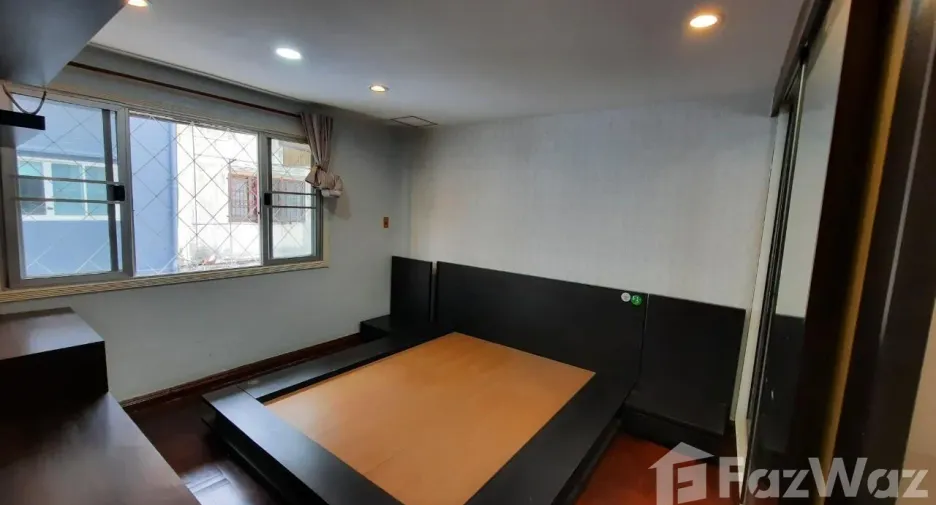 Reihenhaus zum Kauf und zur Miete mit 5 Zimmer in Suan Luang, Bangkok