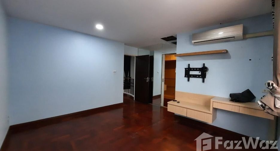 Casa adosada en venta y en alquiler de 5 habitaciones en Suan Luang, Bangkok