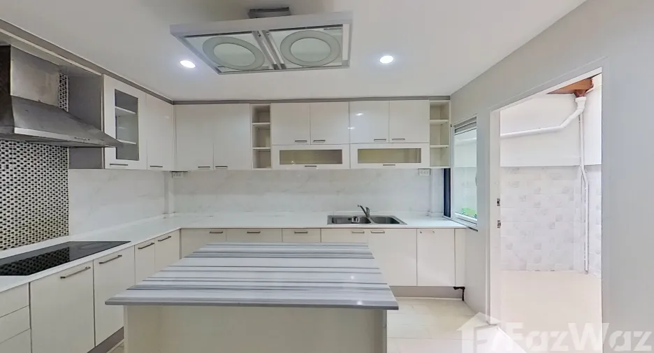 Casa adosada en venta y en alquiler de 5 habitaciones en Suan Luang, Bangkok