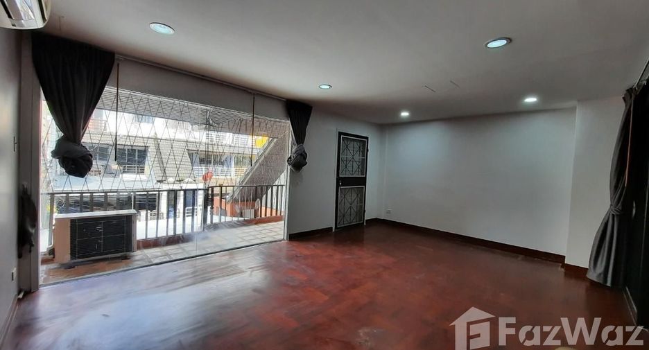 Casa adosada en venta y en alquiler de 5 habitaciones en Suan Luang, Bangkok