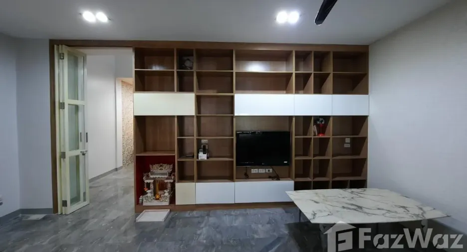 Casa adosada en venta y en alquiler de 5 habitaciones en Suan Luang, Bangkok