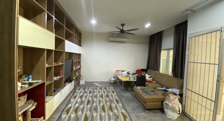 Casa adosada en venta y en alquiler de 5 habitaciones en Suan Luang, Bangkok