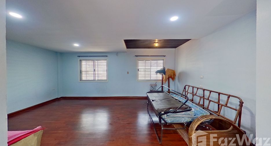Casa adosada en venta y en alquiler de 5 habitaciones en Suan Luang, Bangkok