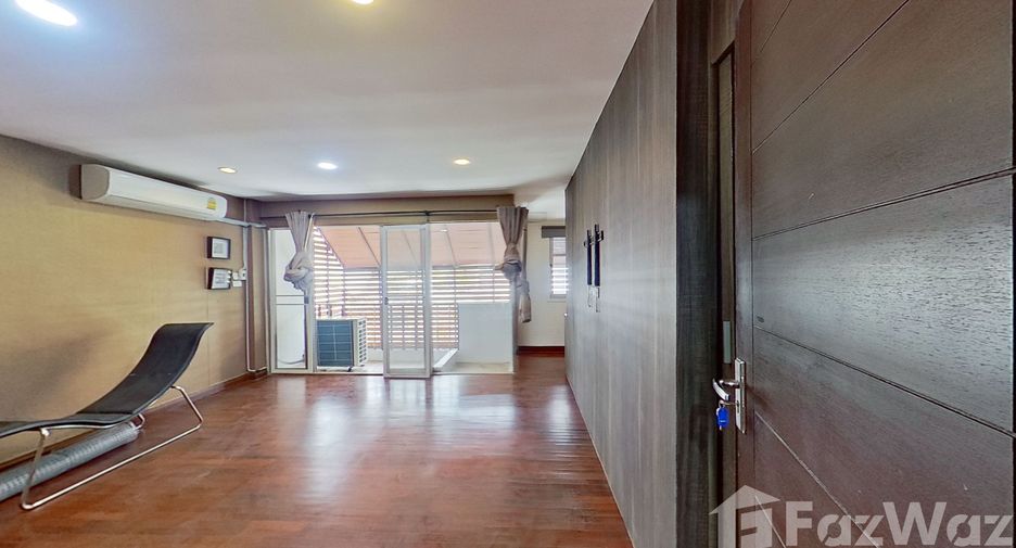Casa adosada en venta y en alquiler de 5 habitaciones en Suan Luang, Bangkok