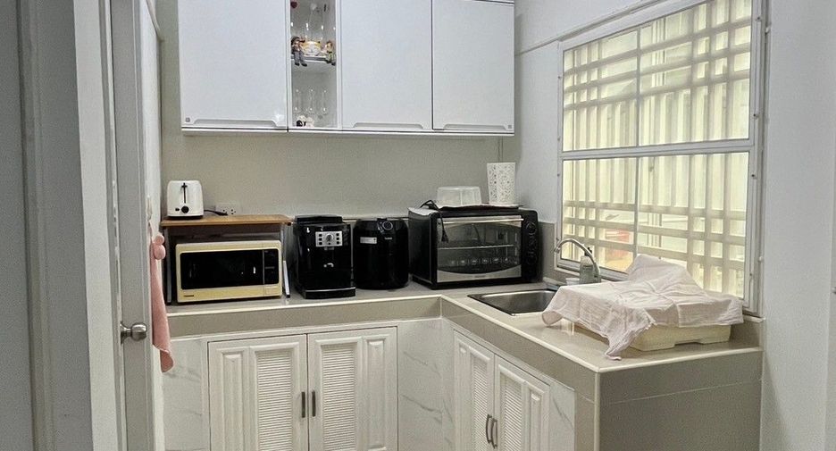 For sale 3 bedrooms townhouse in Don Mueang, Bangkok
