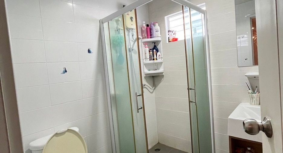 For sale 3 bedrooms townhouse in Don Mueang, Bangkok