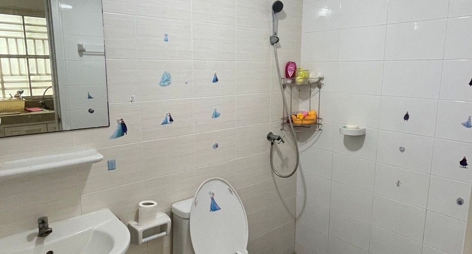 For sale 3 bedrooms townhouse in Don Mueang, Bangkok