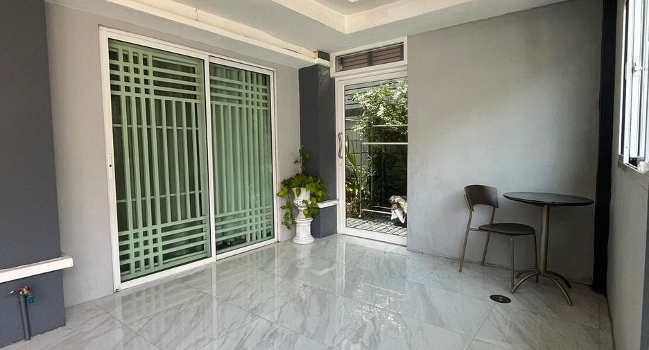 For sale 3 bedrooms townhouse in Don Mueang, Bangkok
