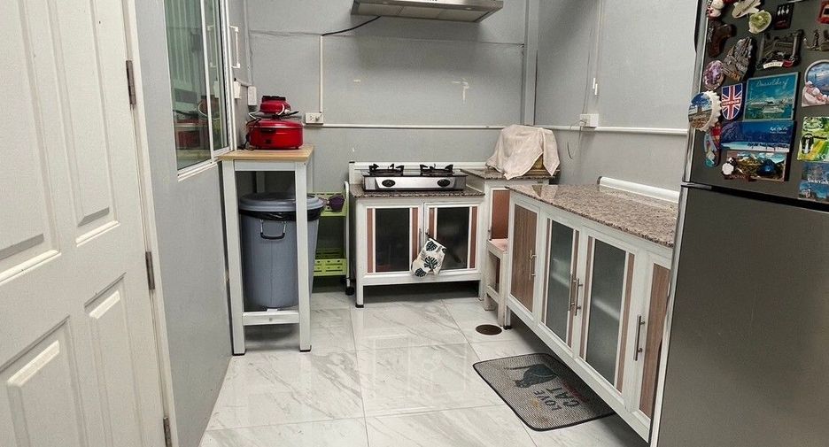 For sale 3 bedrooms townhouse in Don Mueang, Bangkok