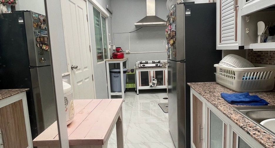 For sale 3 bedrooms townhouse in Don Mueang, Bangkok